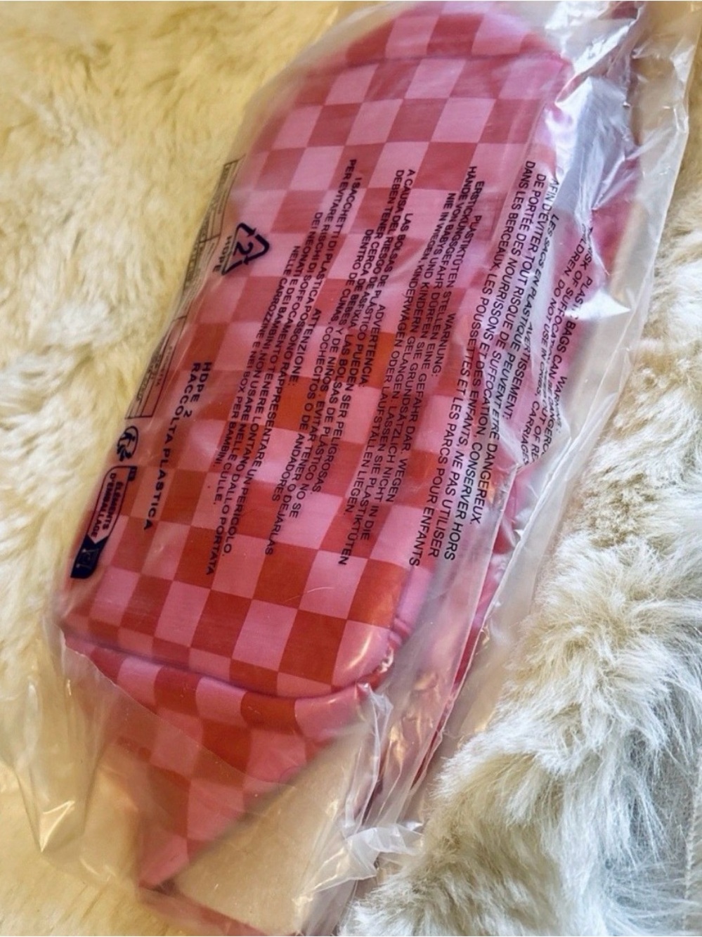 Marc Jacob’s Pink Red Checkered Glossy Travel Toiletry Makeup Vanity Bag - Picture 2 of 3